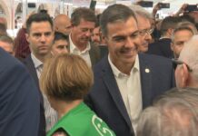 Visita sorpresa de Pedro Sánchez á Festa do Marisco do Grove