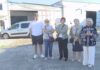 O mercado das flores de Cambados parte en dous: a maioría dos postos marchan a unha nave de Castrelo