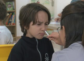 A vacinación dos escolares arranca nos colexios do programa piloto, entre eles a Xunqueira 2