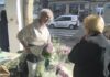 As floristas da praza de Cambados acusan de intrusismo laboral ás excompañeiras do mercado de defuntos