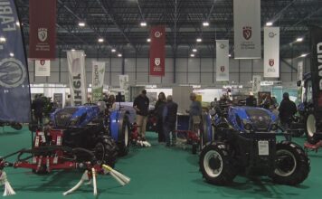 Vintec, o primeiro salón vitivinícola de Galicia, exhibe en Vilagarcía as innovacións do sector