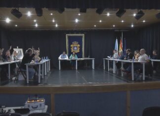 O cambio de localización da residencia de Ribeira segue a enfrontar a goberno e oposición