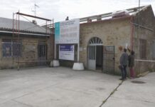 En marcha as obras de mellora da eficiencia enerxética no centro social de Cures